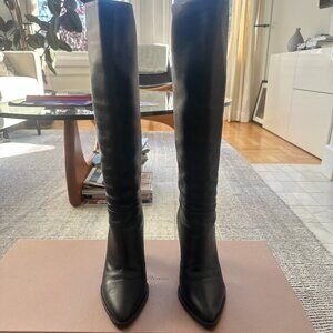 Gianvito Rossi  Kerolyn pointed leather boots (38.5)
